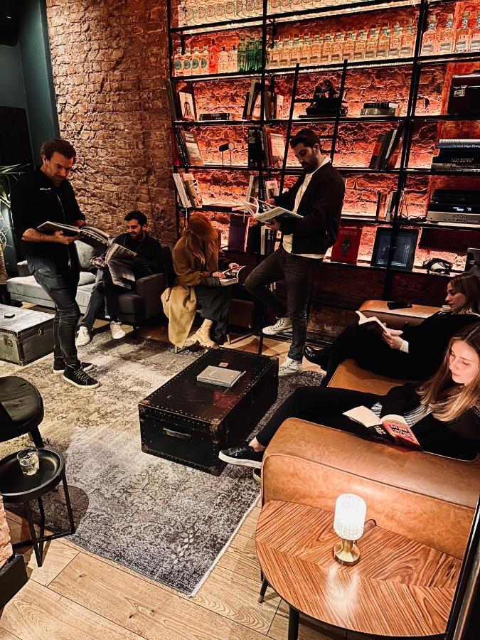 Ruz Hotels Istanbulská provincie Exteriér fotografie The band performing in 2016