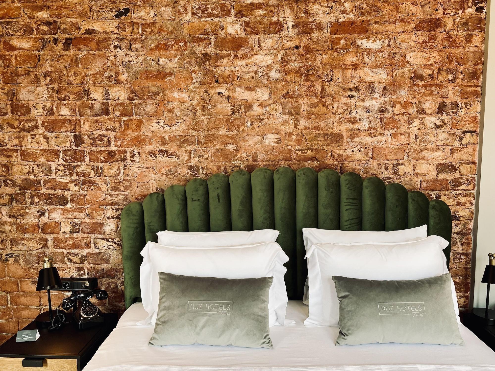 Ruz Hotels Istanbulská provincie Exteriér fotografie A bed with two pillows