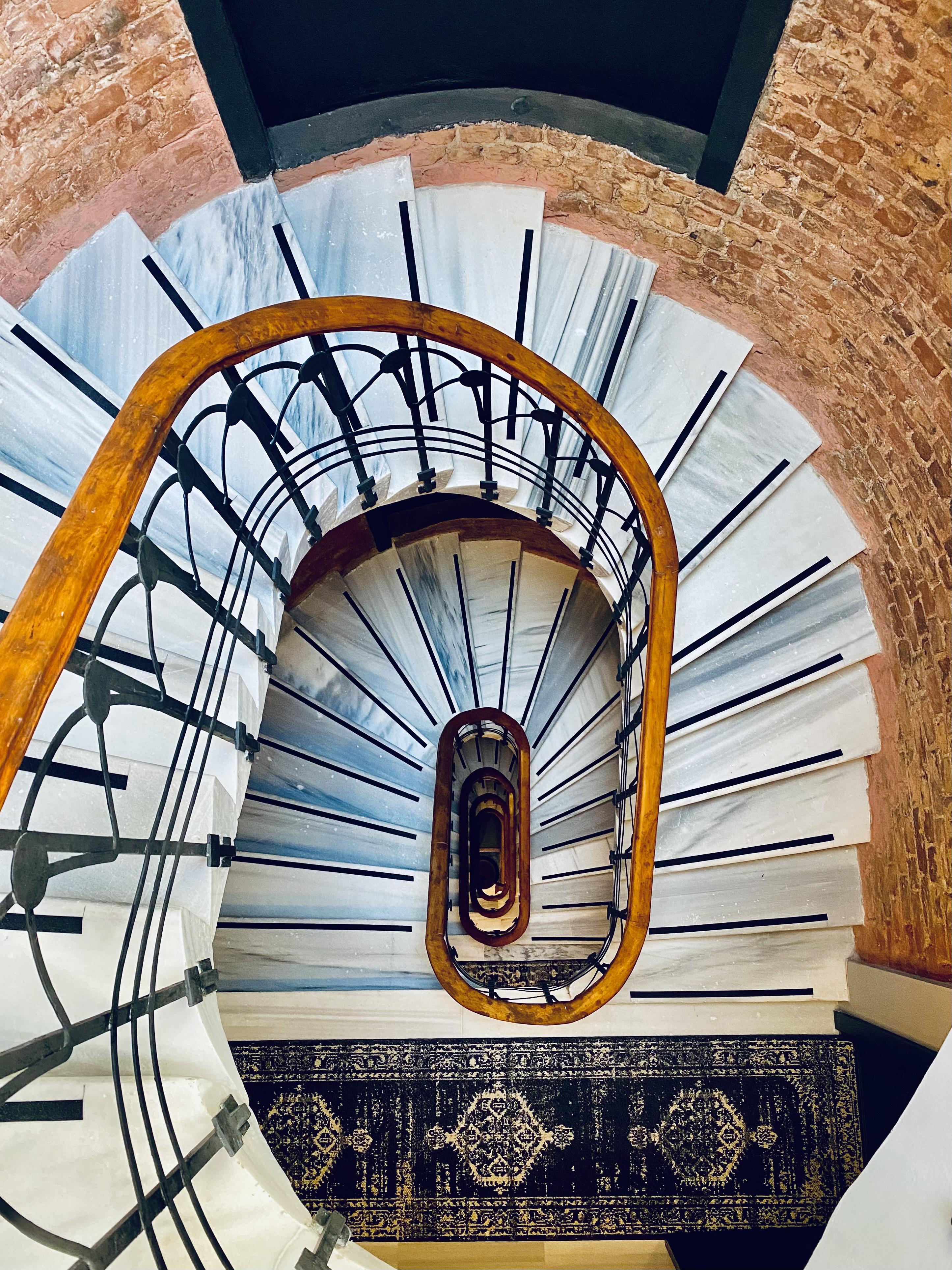 Ruz Hotels Istanbulská provincie Exteriér fotografie Spiral staircase