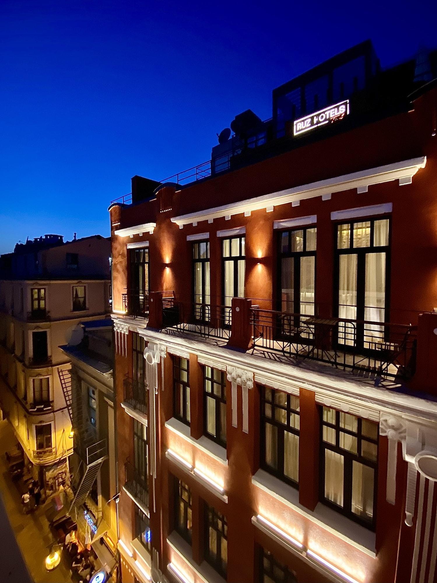 Ruz Hotels Istanbulská provincie Exteriér fotografie The Hotel's facade